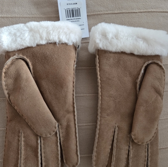 NWT WOMENS UGG AUSTRALIA GENUINE CHESTNUT COLOR SUEDE SHEEPSKIN GLOVES SIZE  (M) - Picture 3 of 5